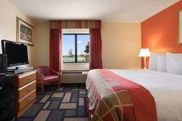 BAYMONT SUITES SPRINGFIELD (Springfield)